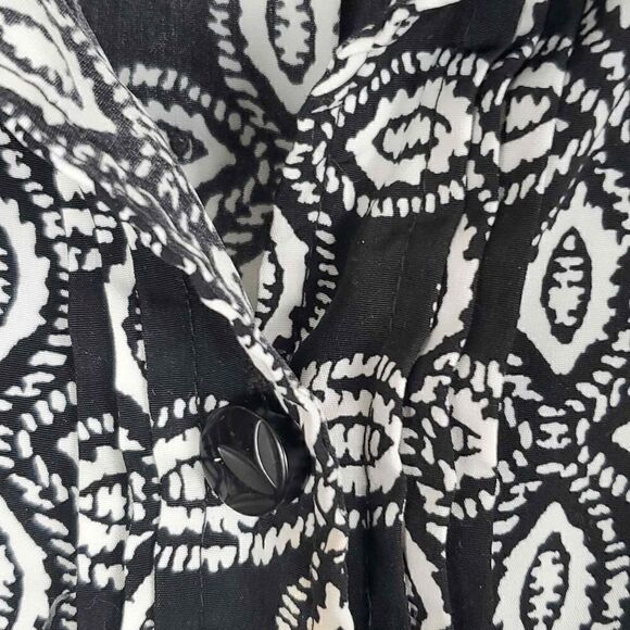 Roman's Black and White Button-up Blouse. Size 28 - Picture 9 of 11